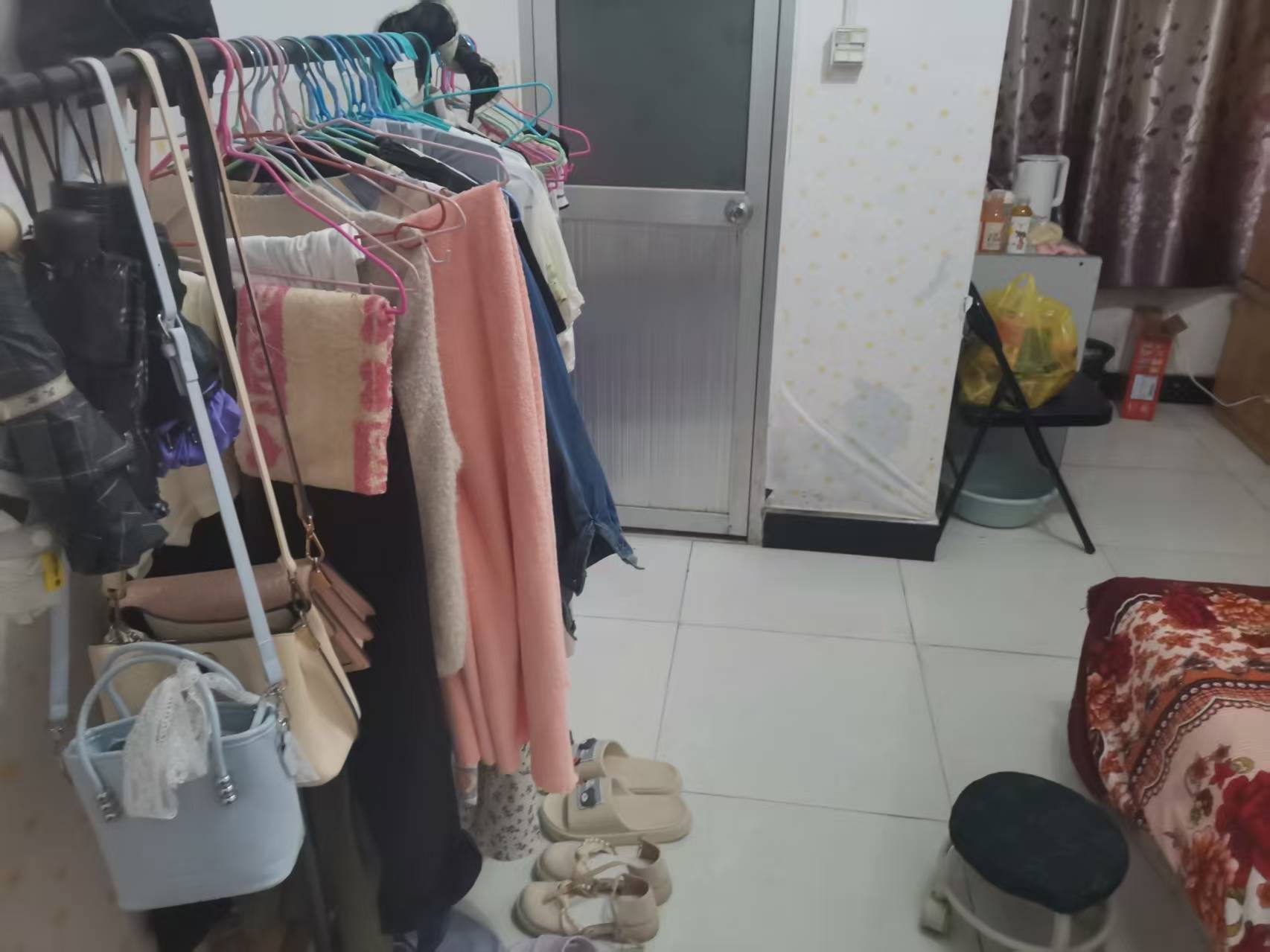 2025 0807 : 0238 · 西安 · 她和相亲对象在酒店