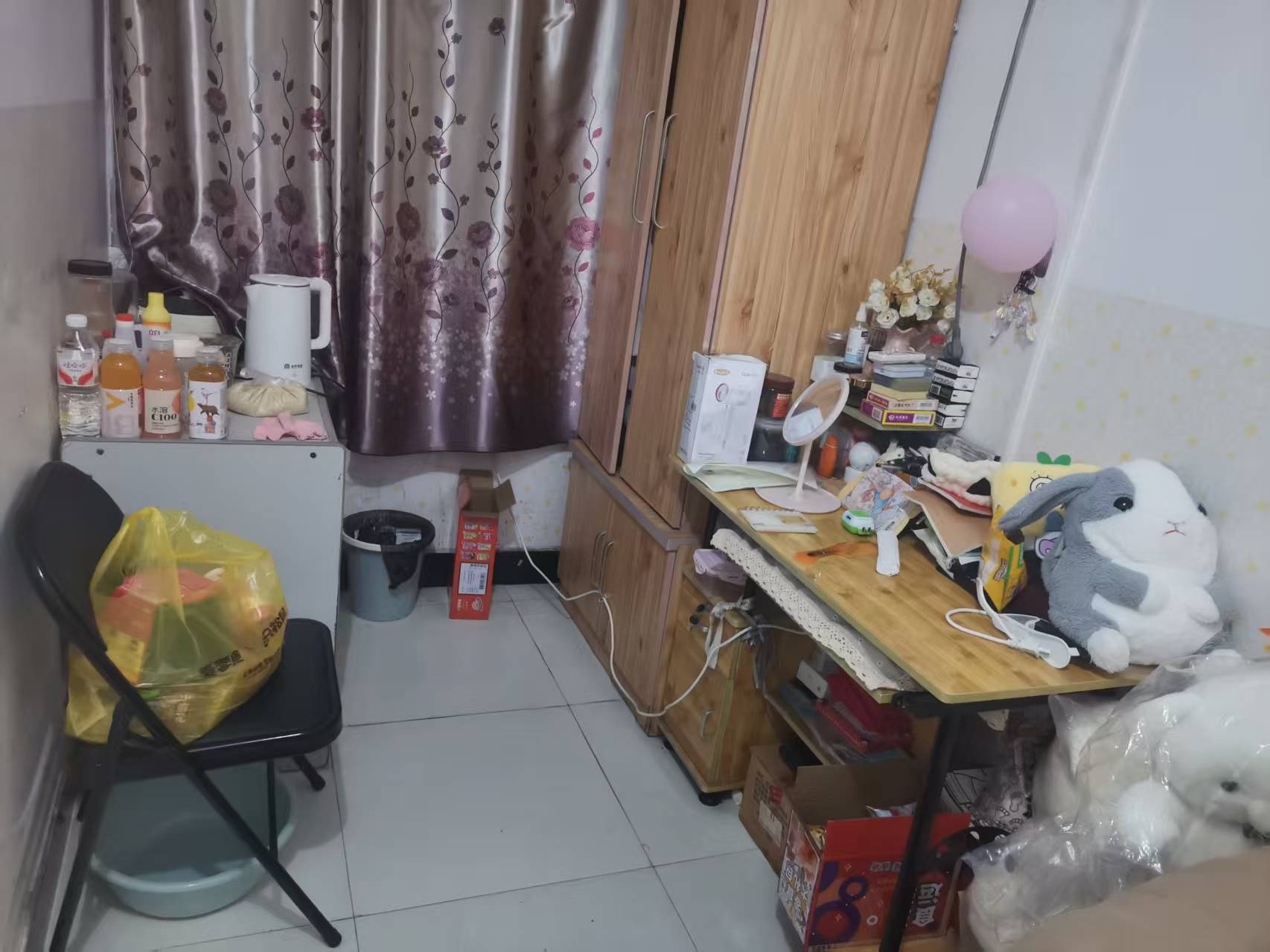 2025 0807 : 0238 · 西安 · 她和相亲对象在酒店